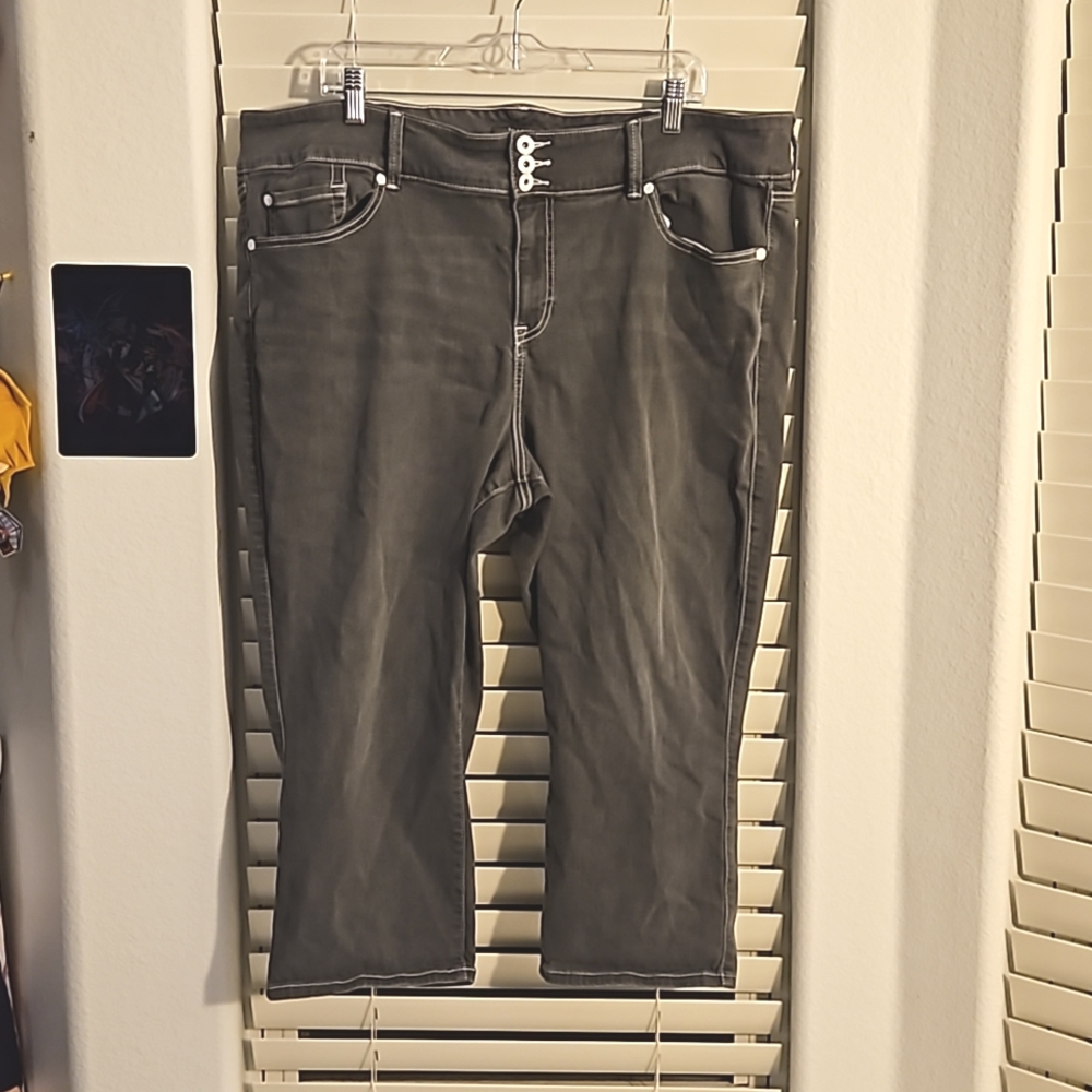 Torrid Crop Jegging